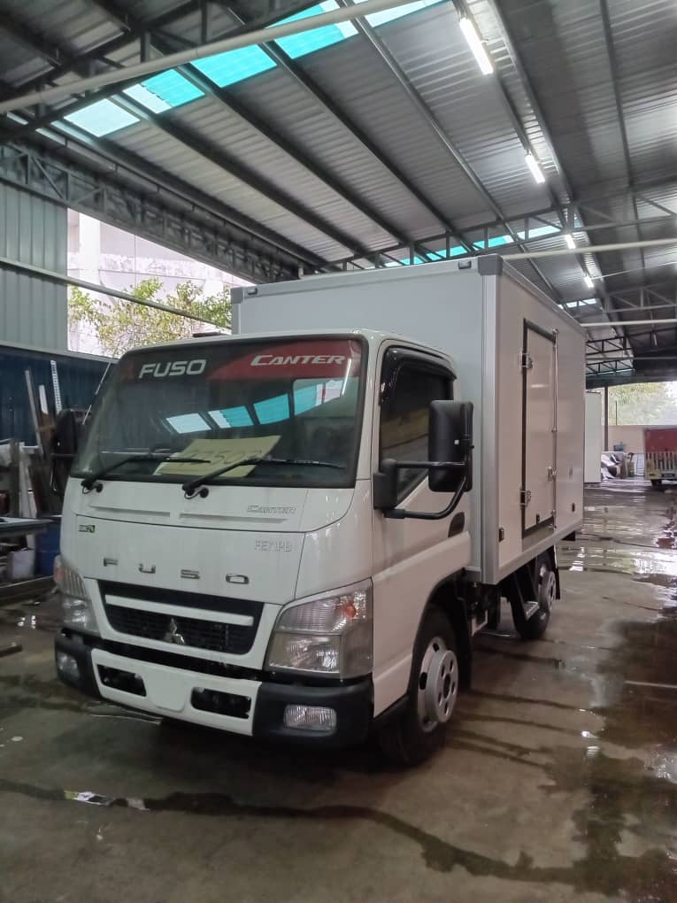 Front view of a Mitsubishi Fuso Canter with a new white box body