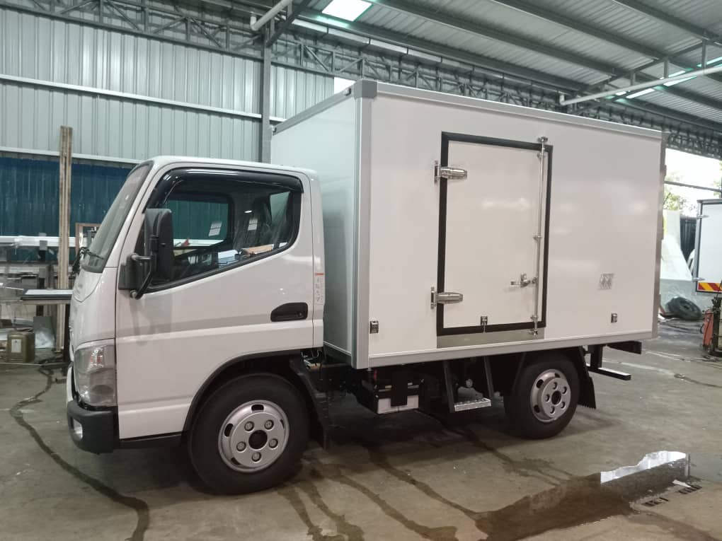 Mitsubishi Fuso Canter with a white box body and a side door