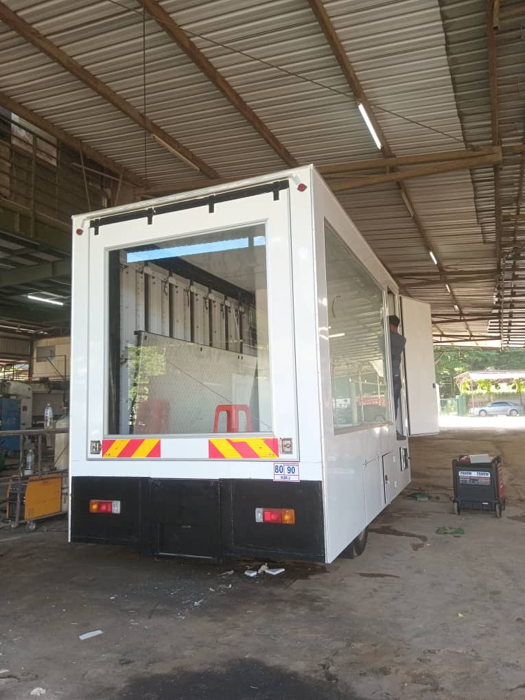Display truck body with large glass panels, seen from the rear